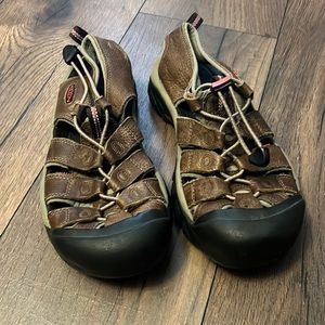 Keen Newport mens hiking shoe size 10